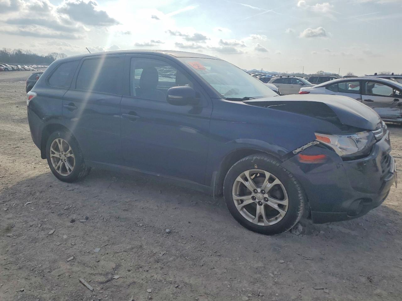 2014 MITSUBISHI OUTLANDER SE photo 4