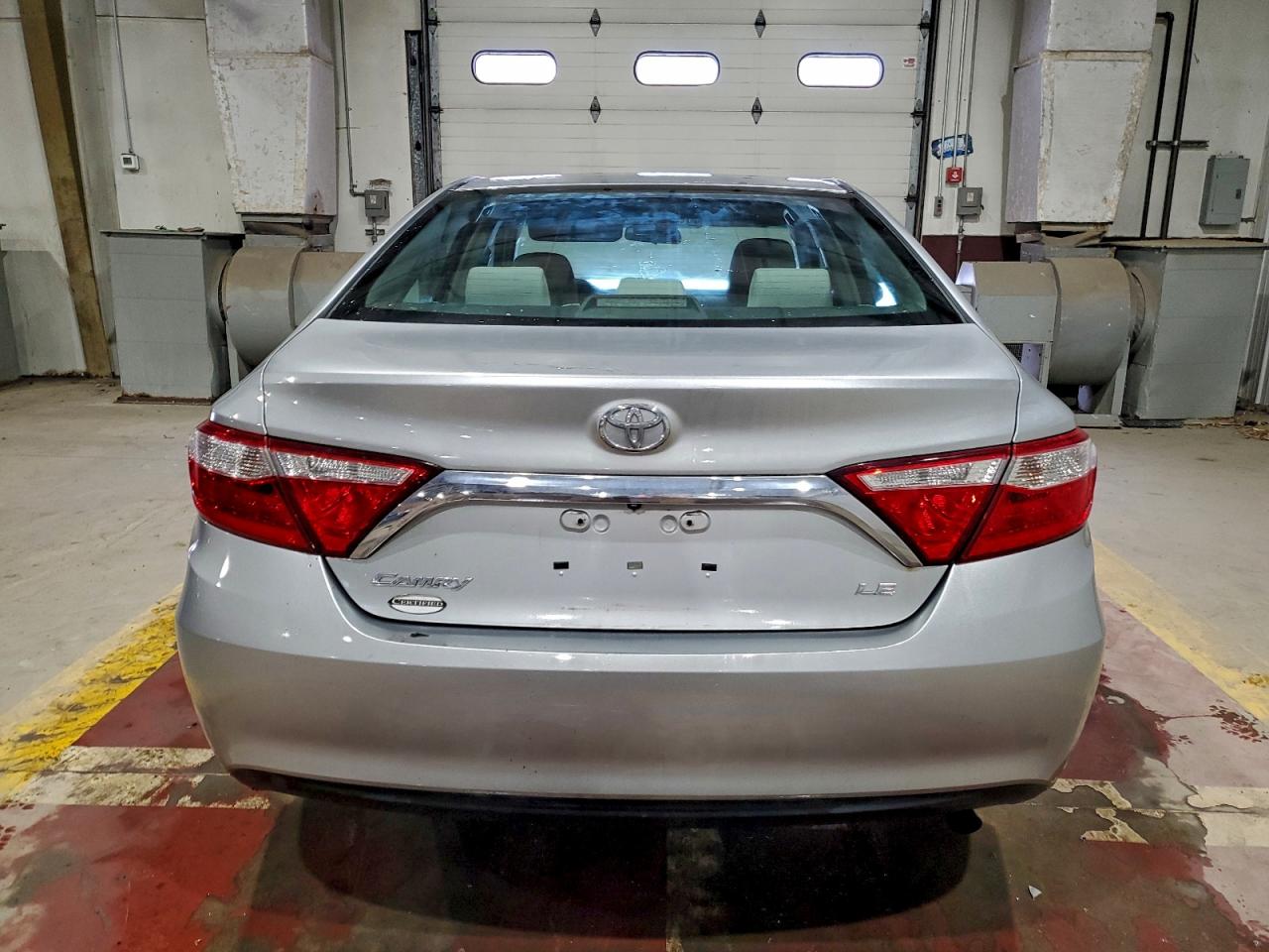2015 TOYOTA CAMRY LE photo 6