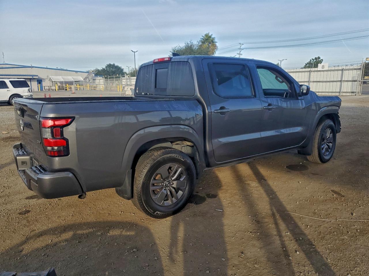 2024 NISSAN FRONTIER S photo 3