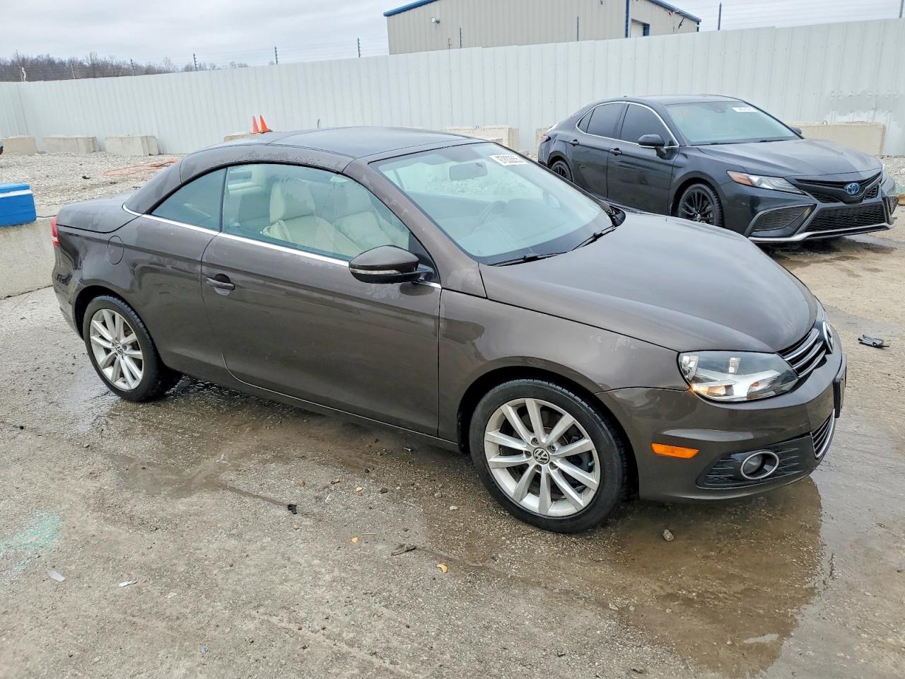 2016 VOLKSWAGEN EOS KOMFORT photo 10
