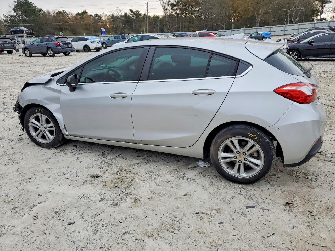 2017 CHEVROLET CRUZE LT photo 2