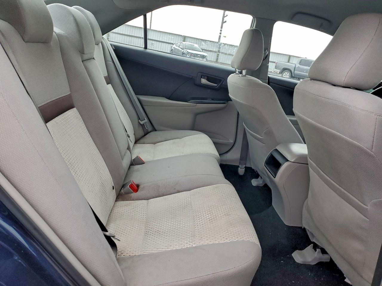 2014 TOYOTA CAMRY L photo 10
