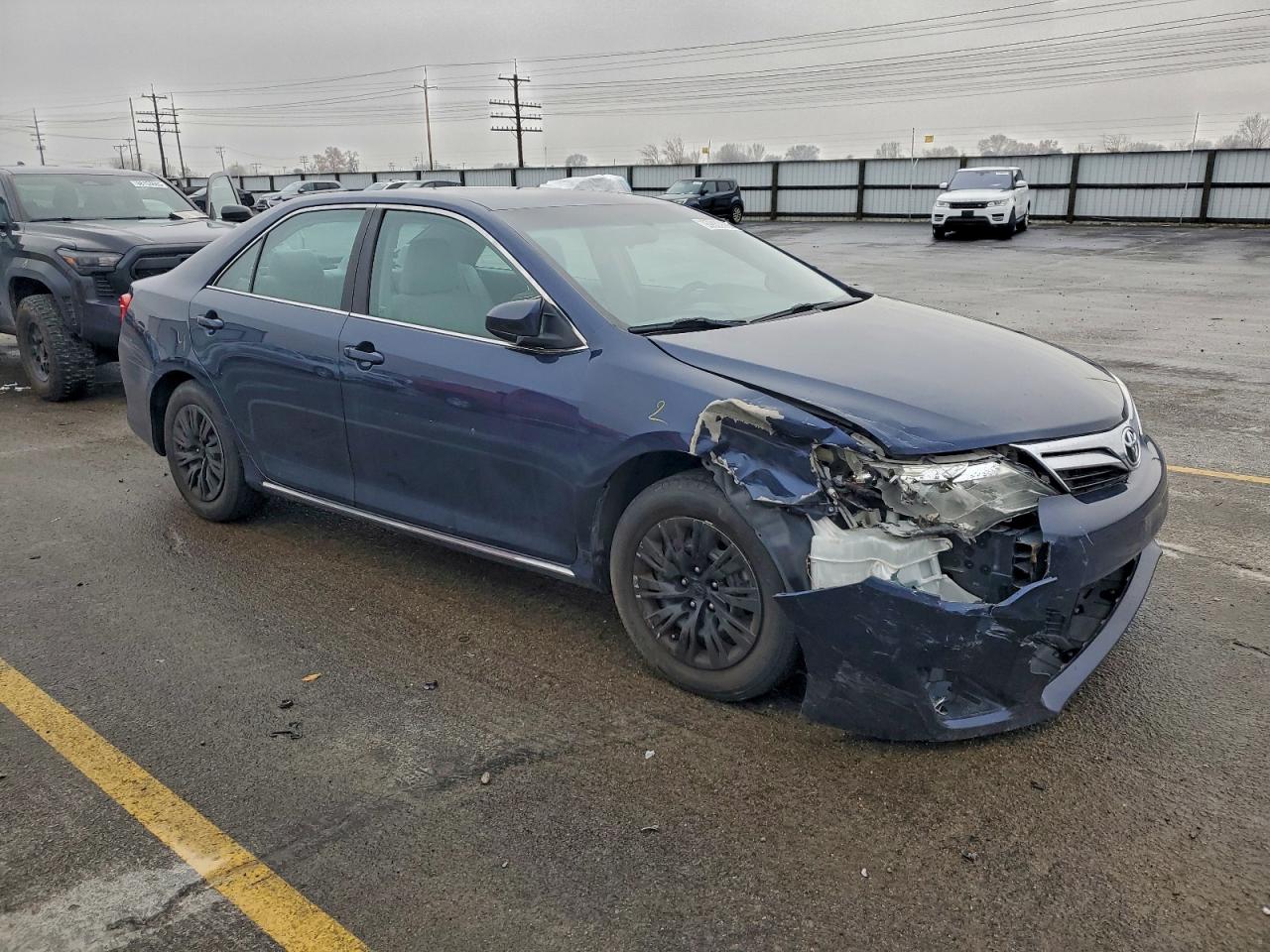 2014 TOYOTA CAMRY L photo 4