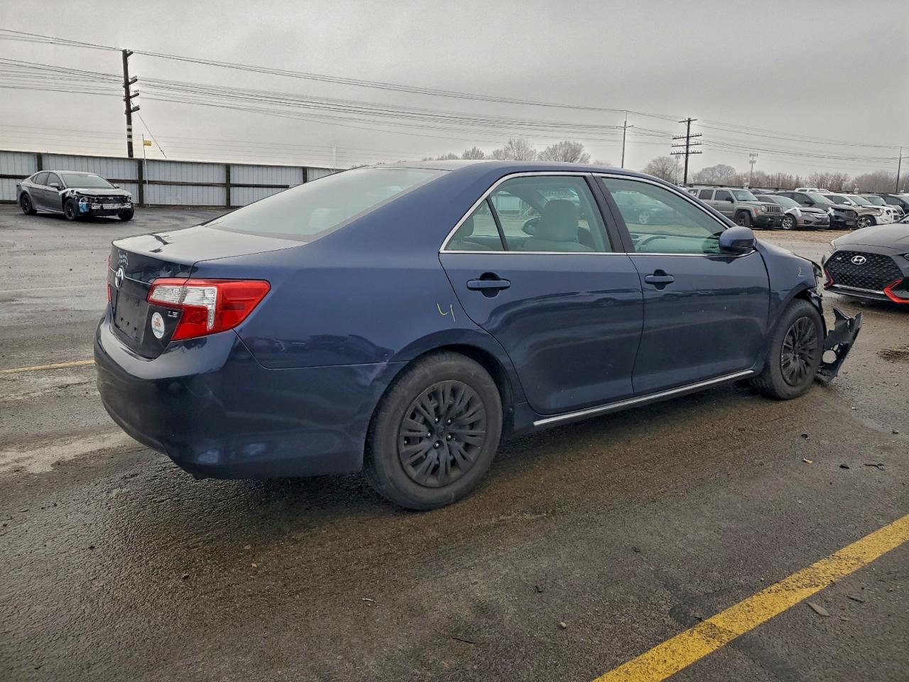 2014 TOYOTA CAMRY L photo 3
