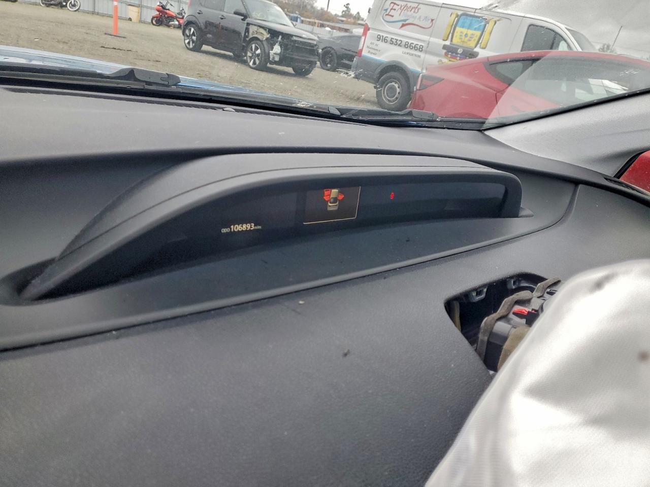 2019 TOYOTA PRIUS photo 25
