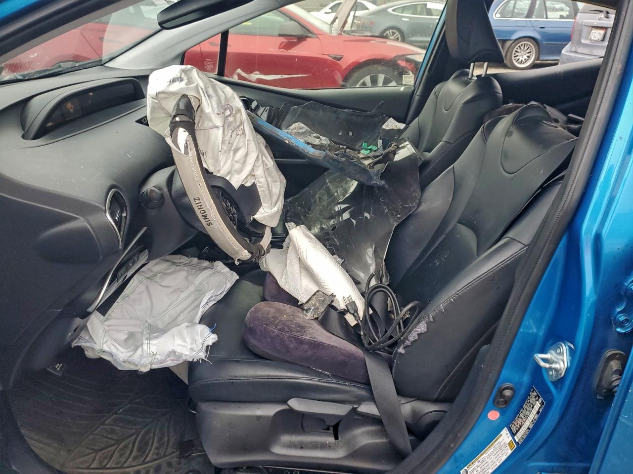 2019 TOYOTA PRIUS photo 19