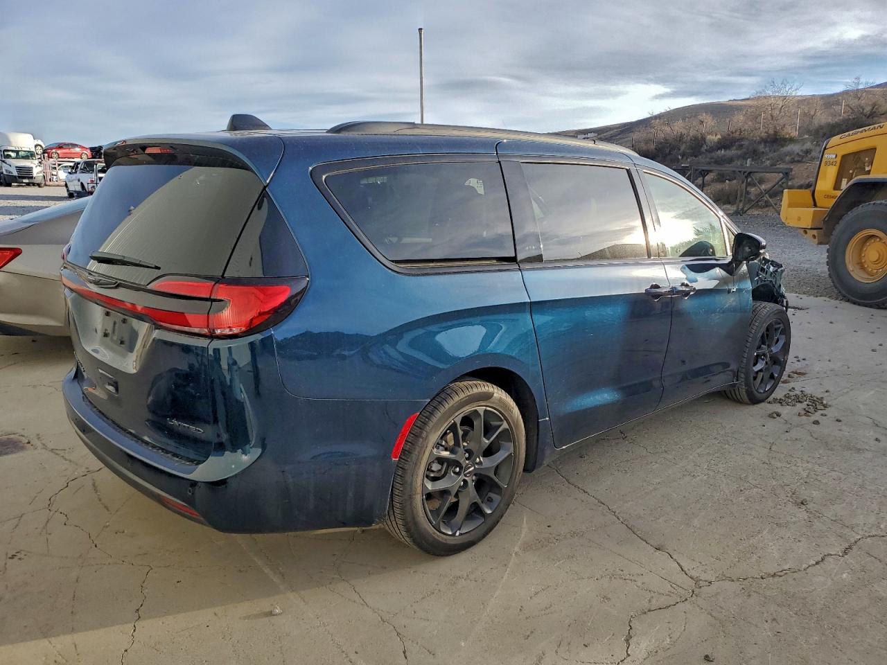2025 CHRYSLER PACIFICA LIMITED photo 3