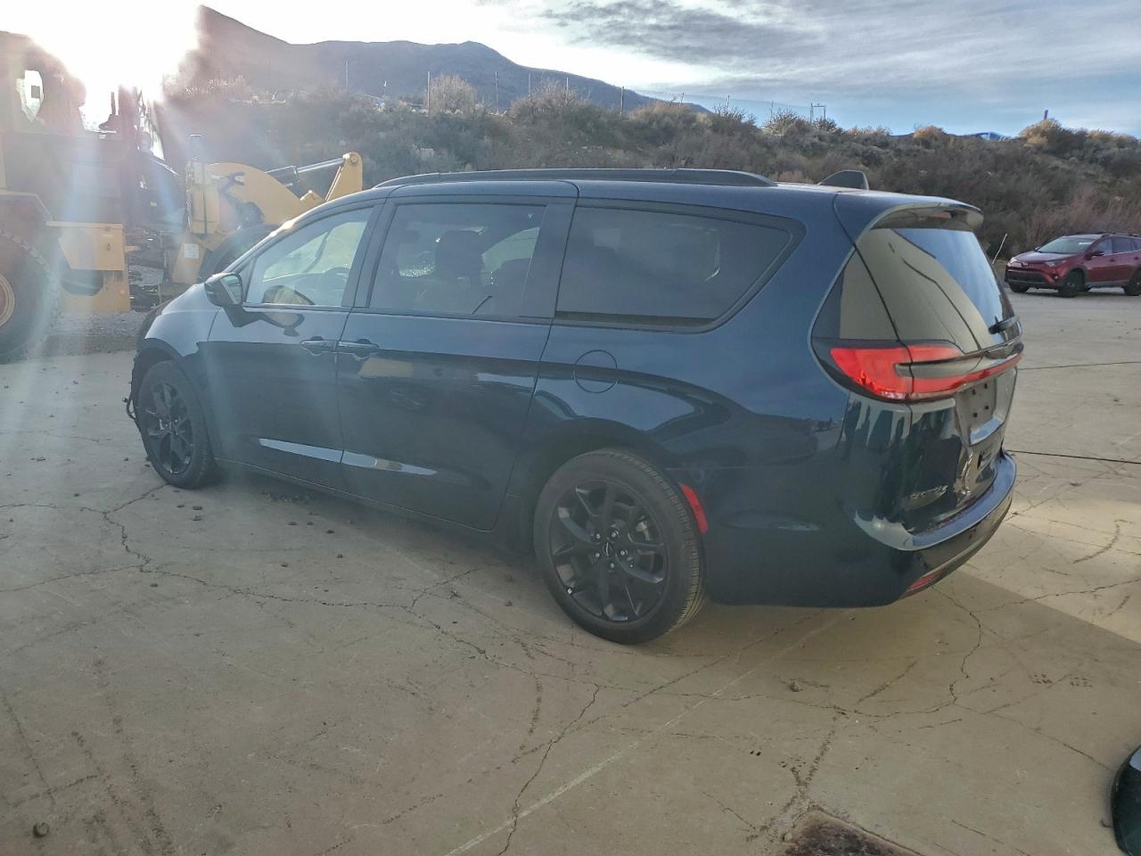 2025 CHRYSLER PACIFICA LIMITED photo 2