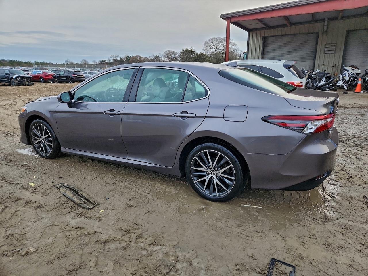2023 TOYOTA CAMRY XLE photo 2