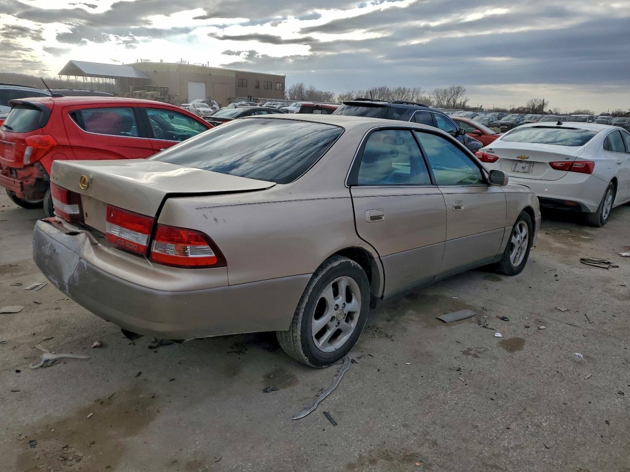 2000 LEXUS ES 300 photo 3