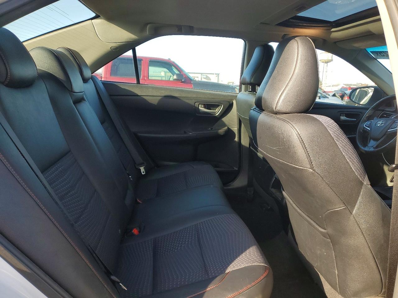 2015 TOYOTA CAMRY photo 19