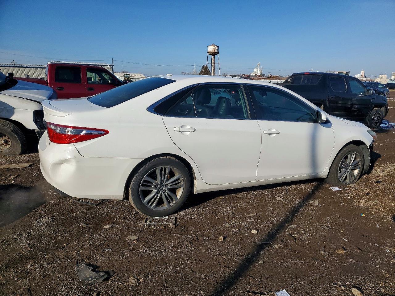 2015 TOYOTA CAMRY photo 5