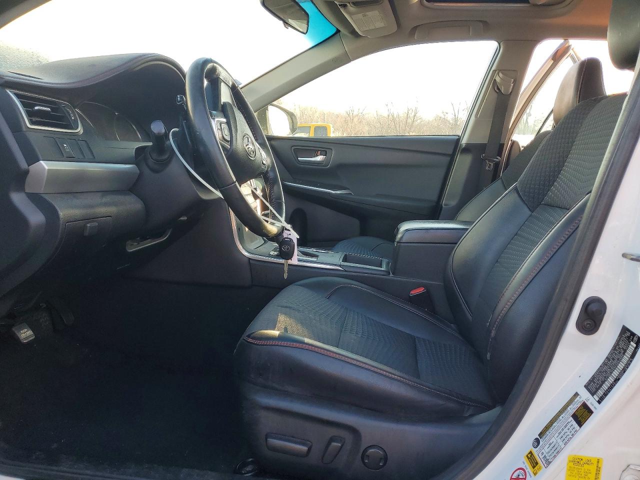 2015 TOYOTA CAMRY photo 13