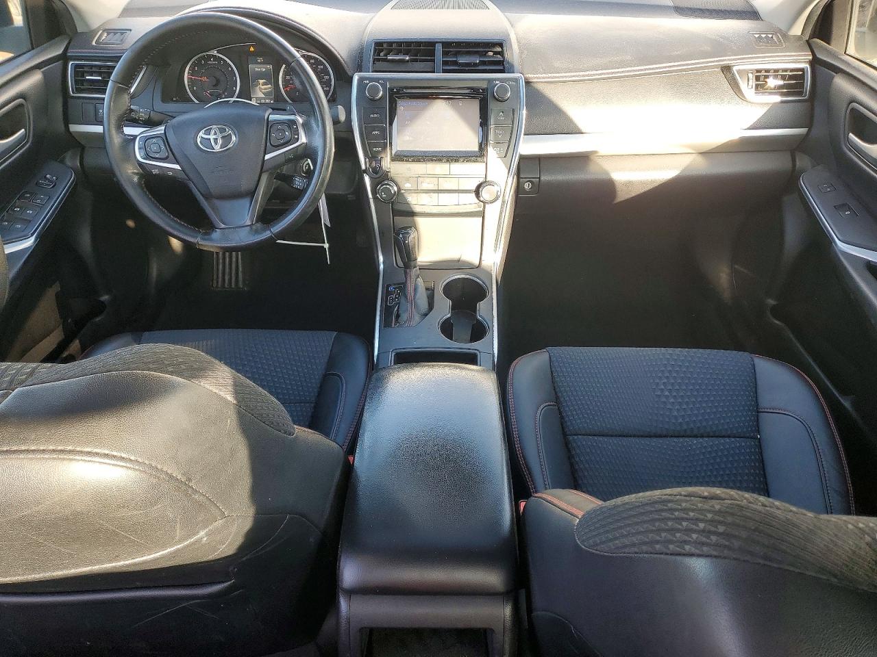 2015 TOYOTA CAMRY photo 15