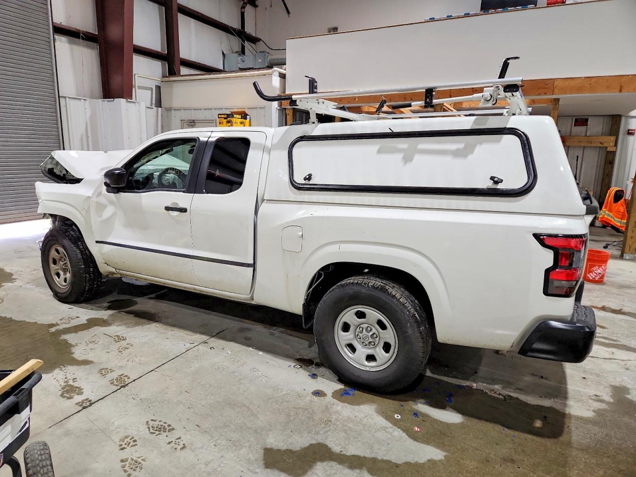 2024 NISSAN FRONTIER S photo 2