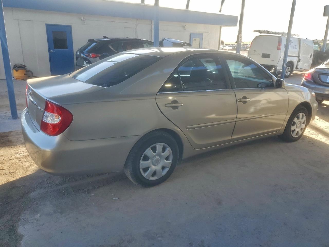 2003 TOYOTA CAMRY LE photo 3