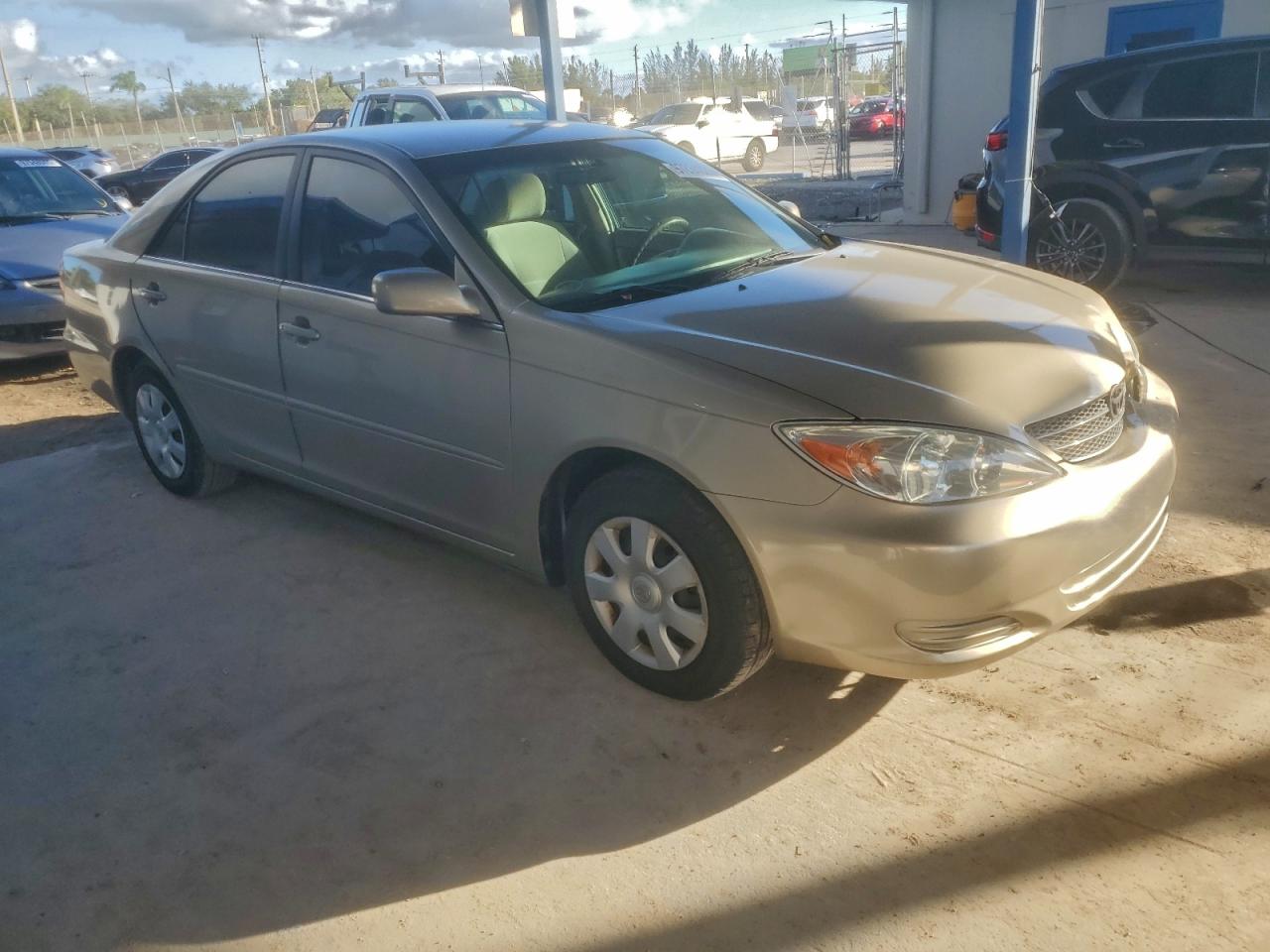 2003 TOYOTA CAMRY LE photo 4