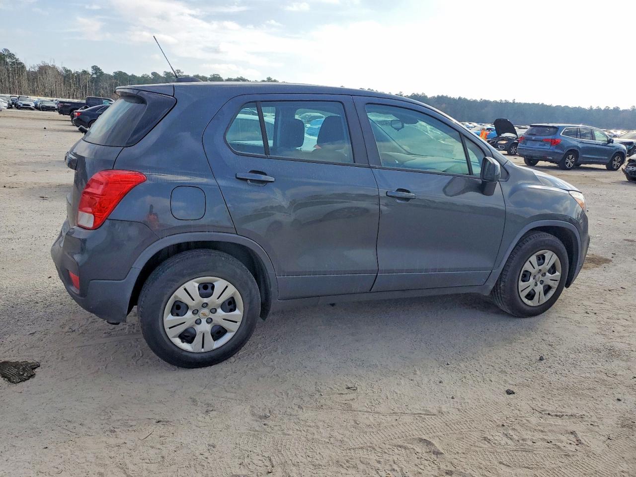 2019 CHEVROLET TRAX LS photo 5