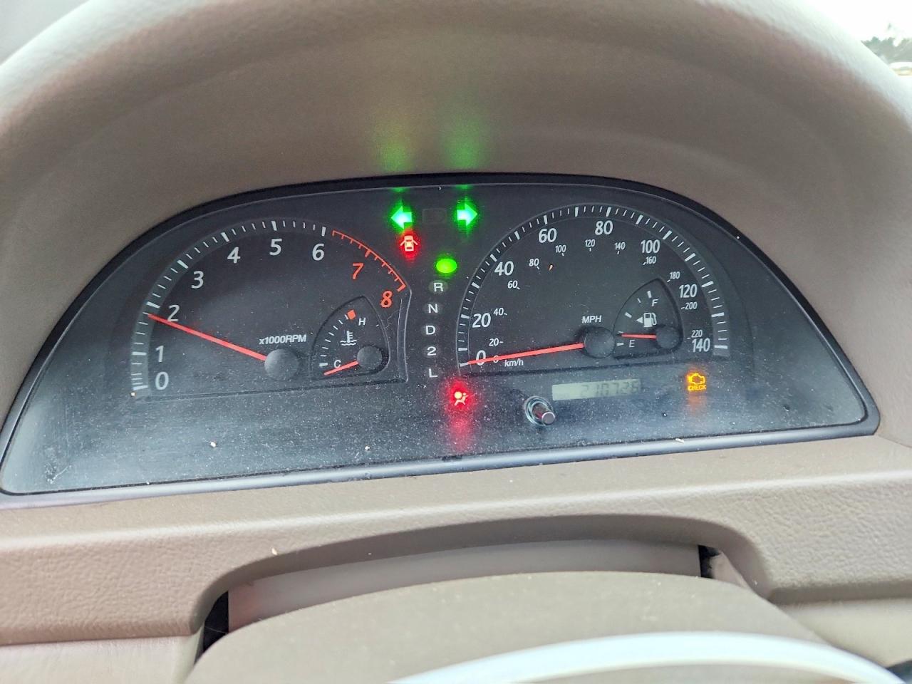 2002 TOYOTA CAMRY LE photo 9