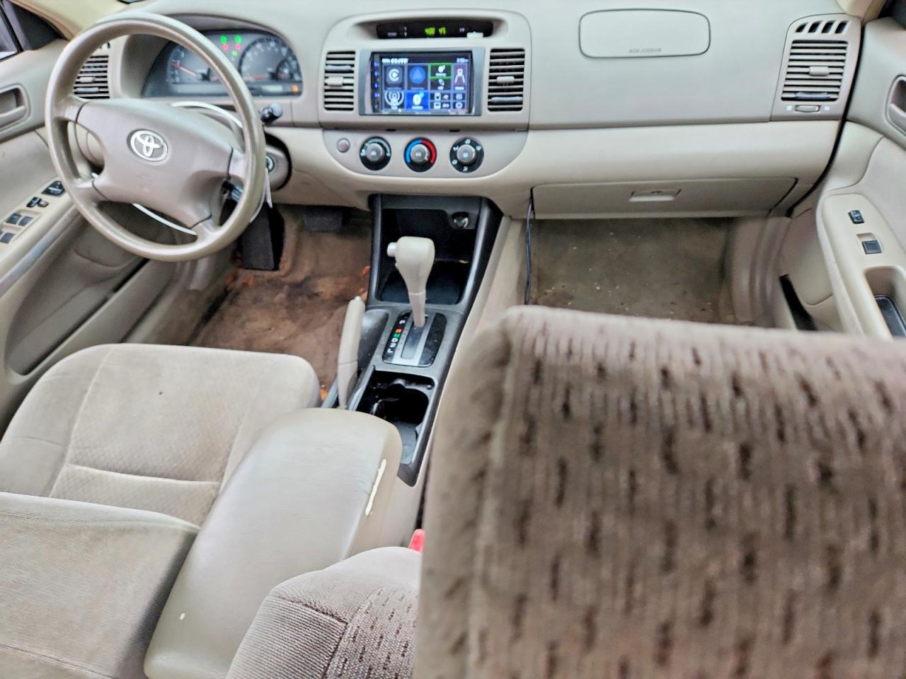 2002 TOYOTA CAMRY LE photo 8