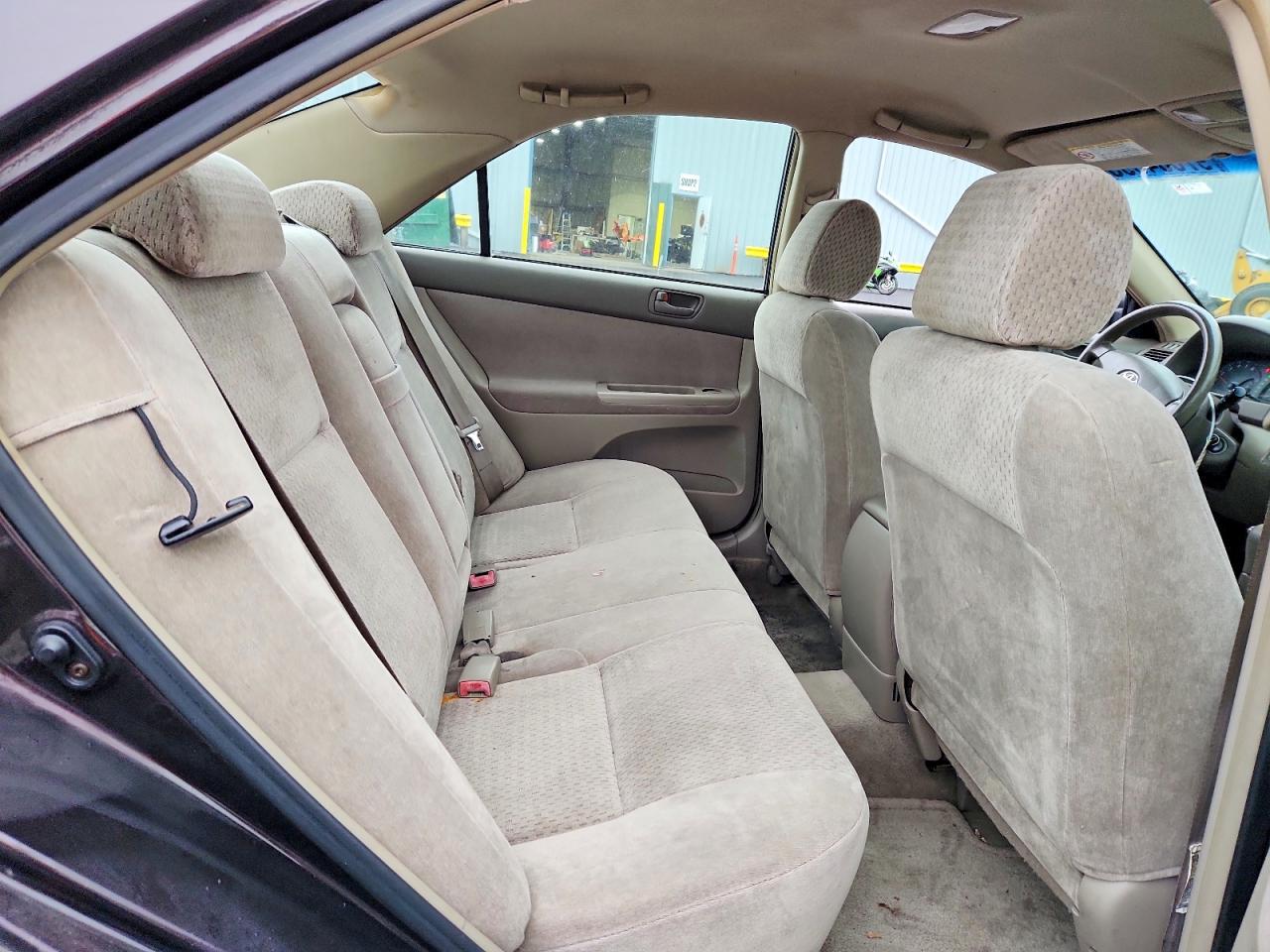 2002 TOYOTA CAMRY LE photo 10