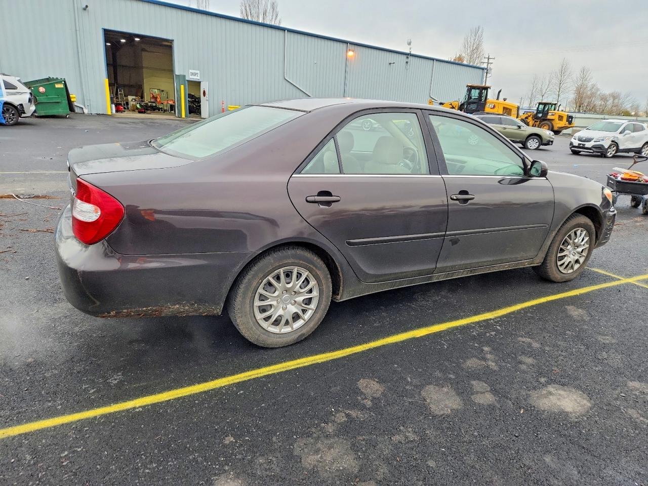 2002 TOYOTA CAMRY LE photo 3