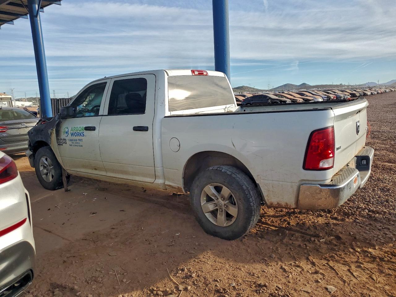 2023 RAM 1500 CLASSIC SLT photo 3