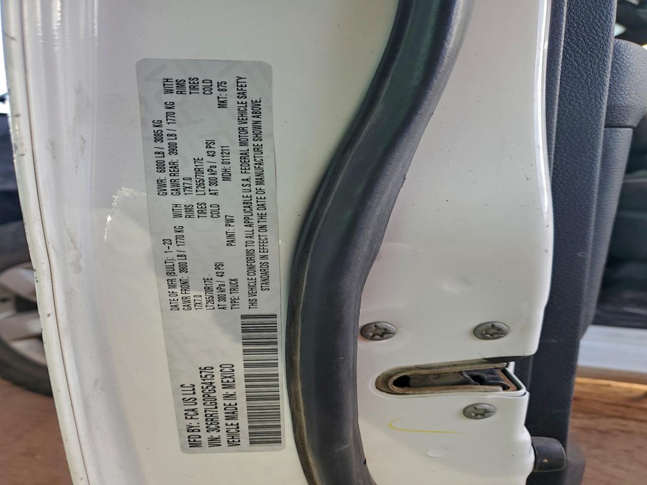 2023 RAM 1500 CLASSIC SLT photo 25