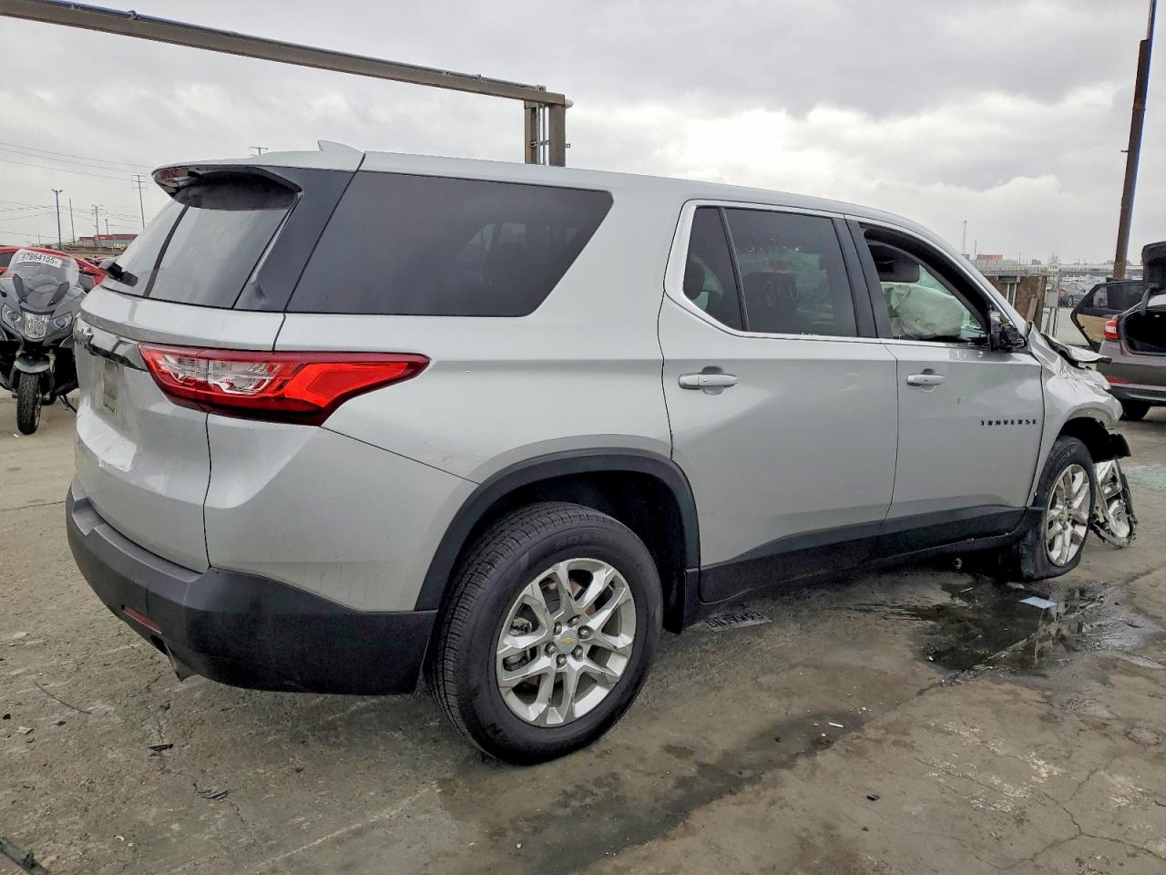 2020 CHEVROLET TRAVERSE LS photo 3
