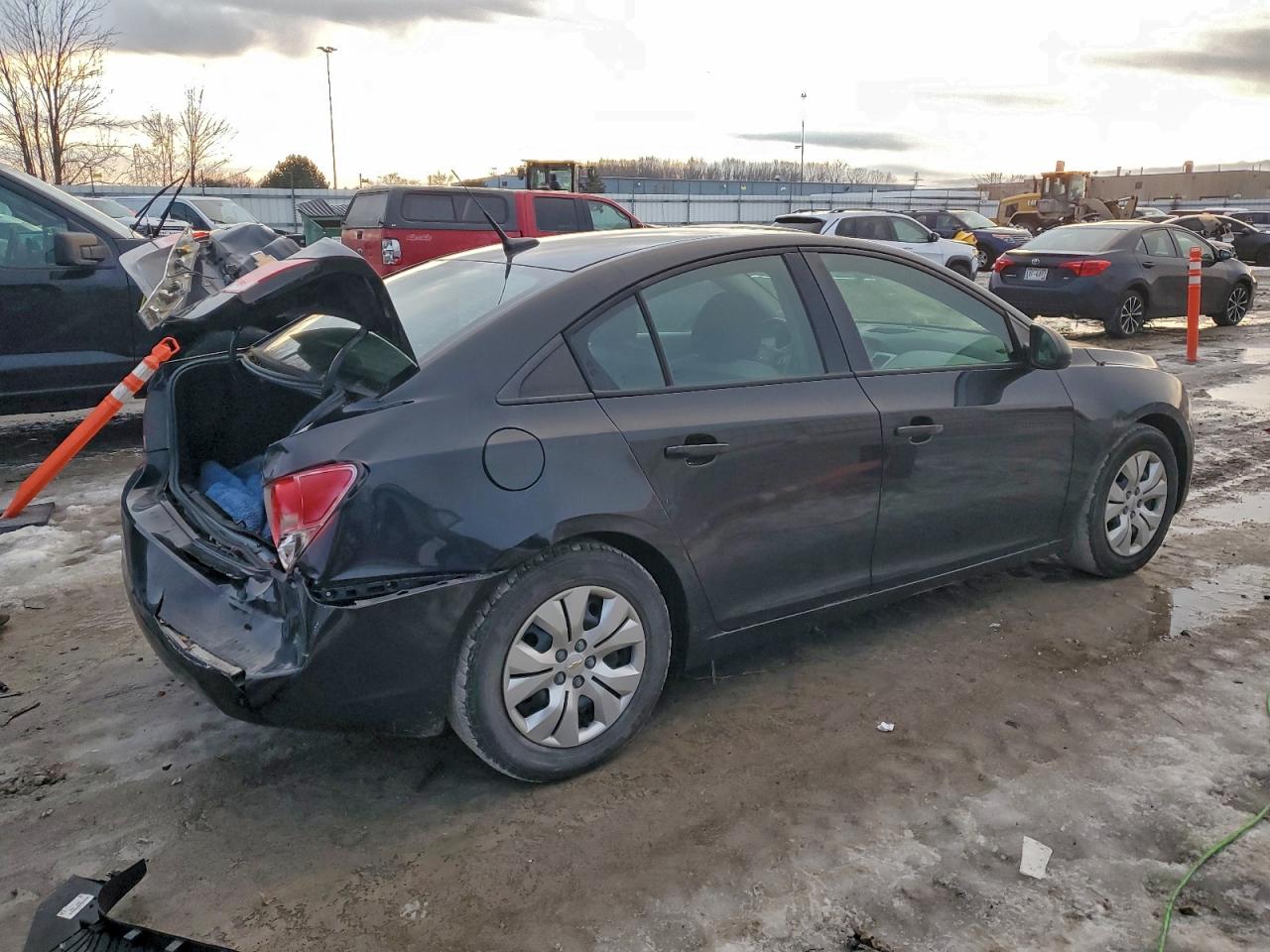 2013 CHEVROLET CRUZE LS photo 3