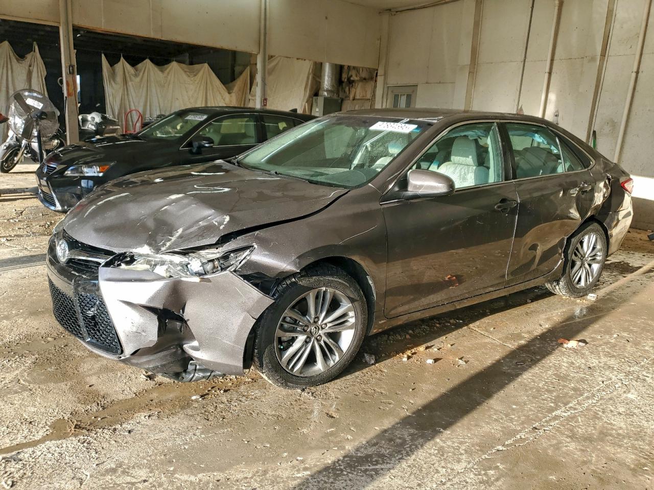 2015 TOYOTA CAMRY LE photo 3