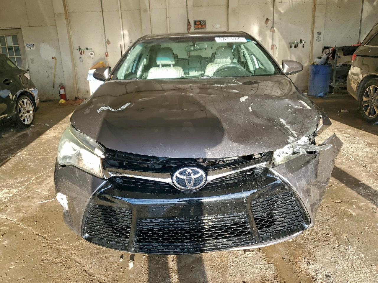 2015 TOYOTA CAMRY LE photo 13