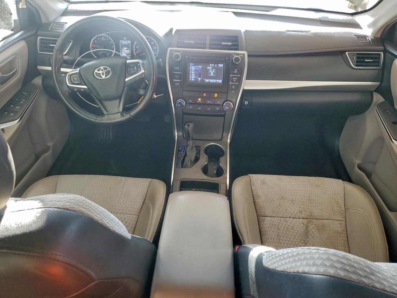 2015 TOYOTA CAMRY LE photo 22