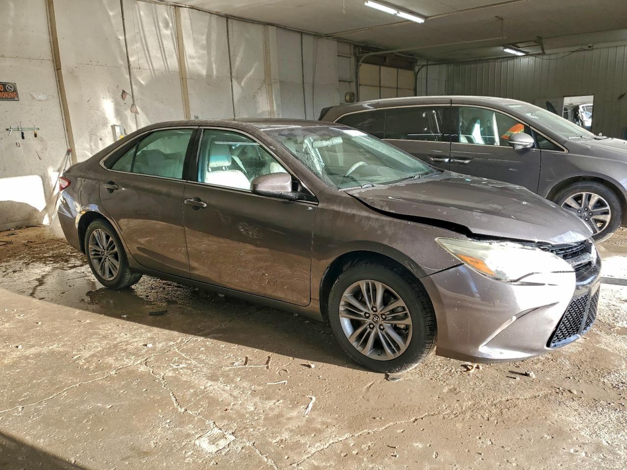 2015 TOYOTA CAMRY LE photo 10