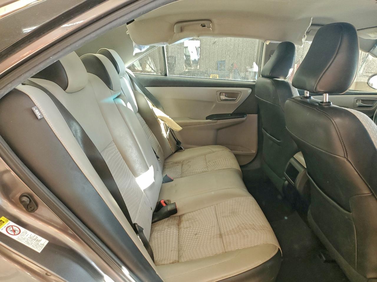 2015 TOYOTA CAMRY LE photo 28