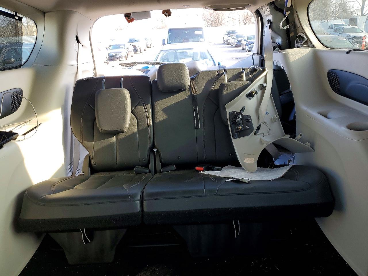 2019 CHRYSLER PACIFICA TOURING L PLUS photo 19