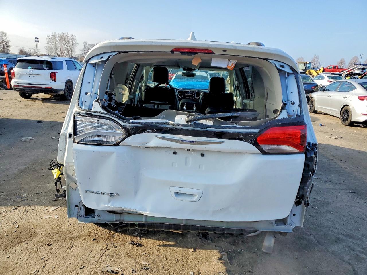 2019 CHRYSLER PACIFICA TOURING L PLUS photo 11