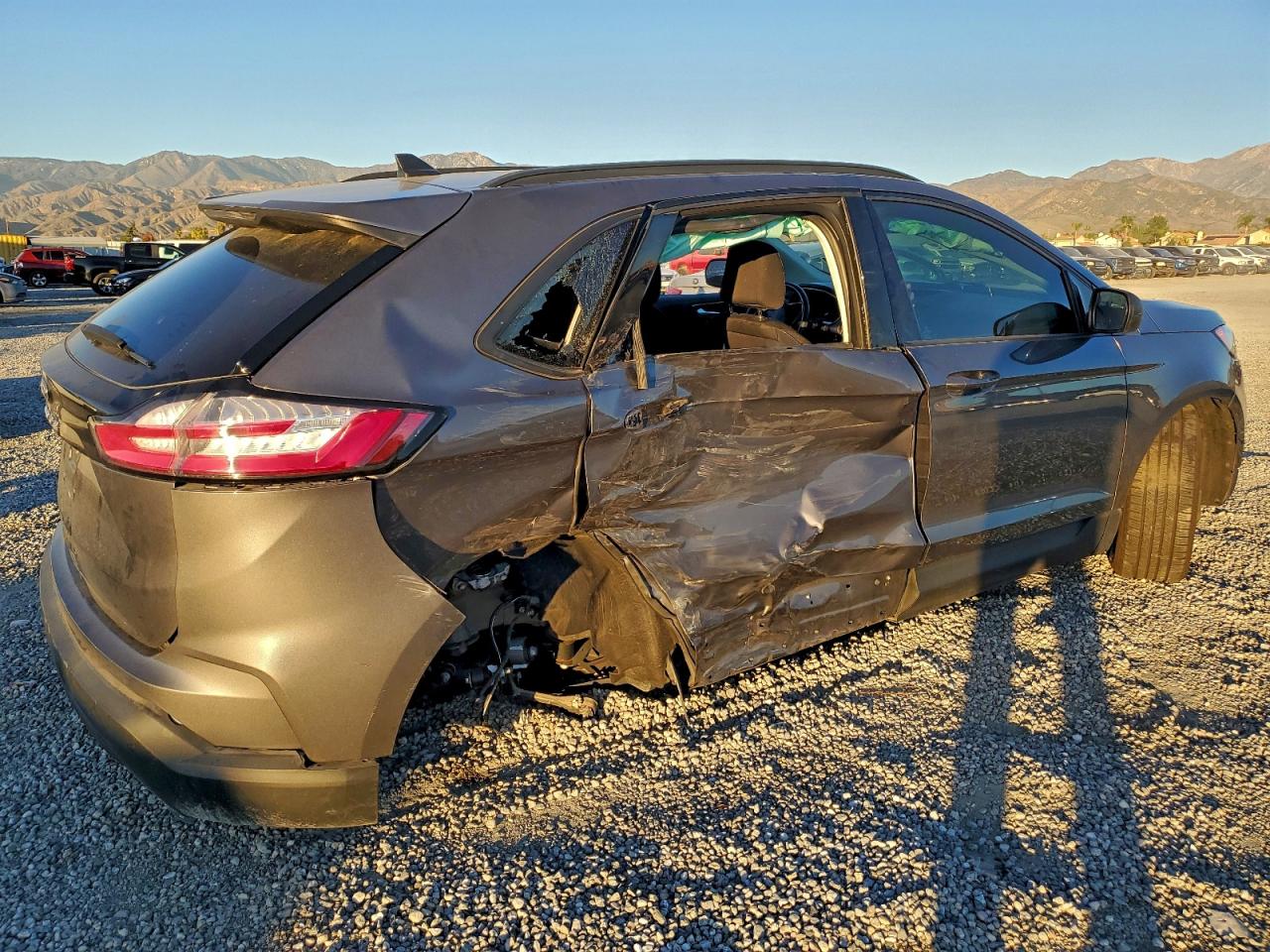 2021 FORD EDGE SE photo 3