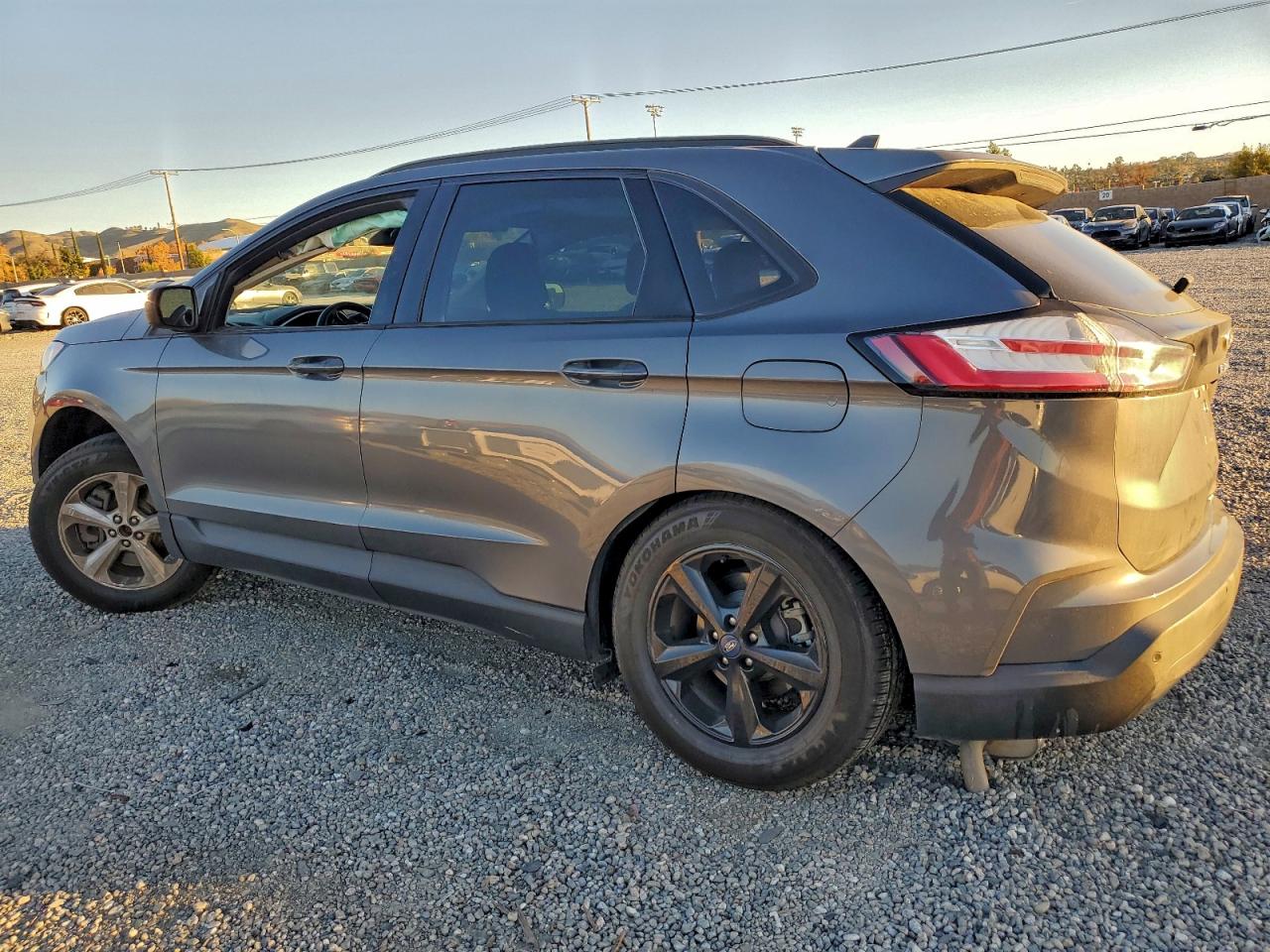 2021 FORD EDGE SE photo 2