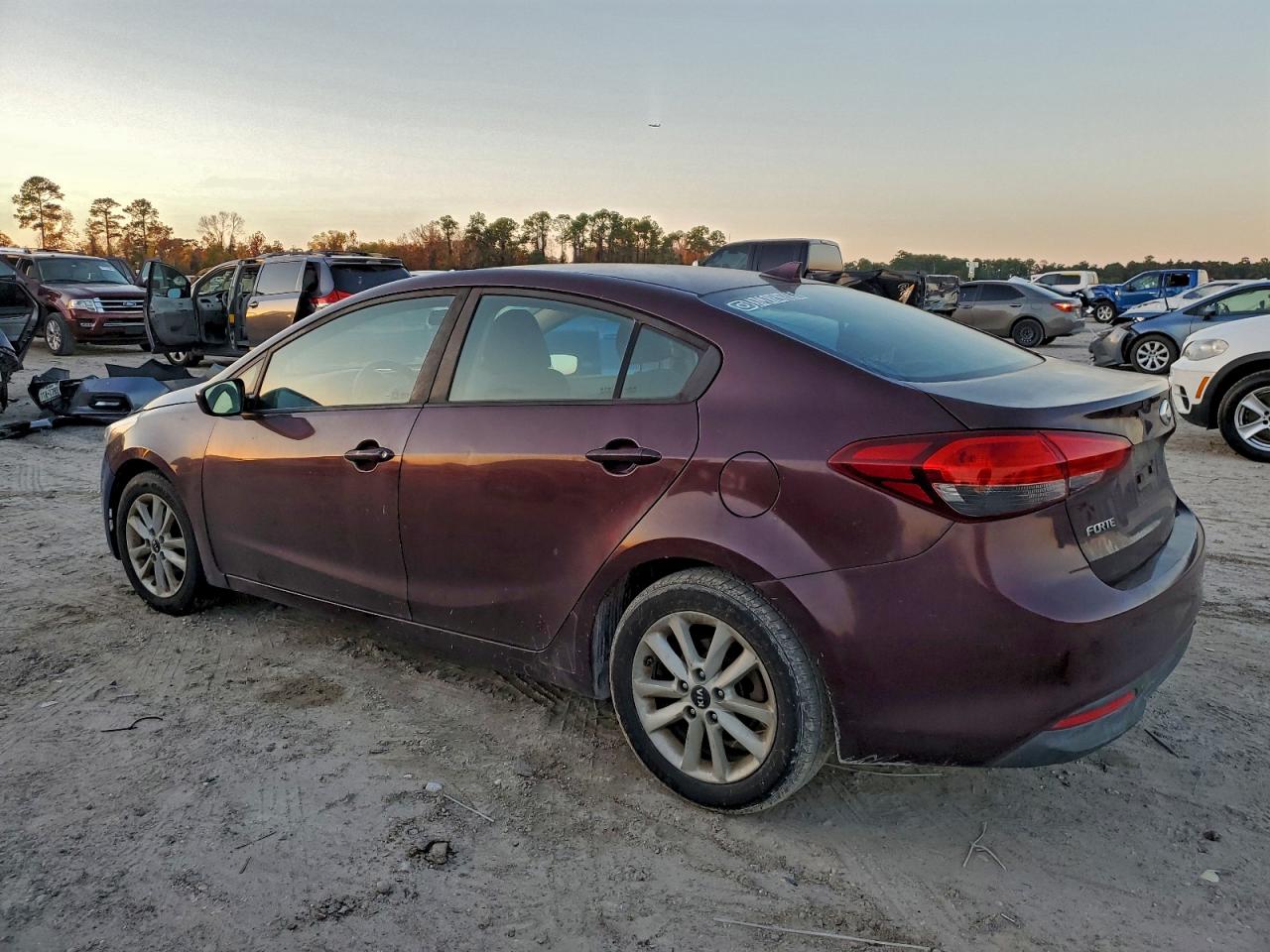 2017 KIA FORTE LX photo 2