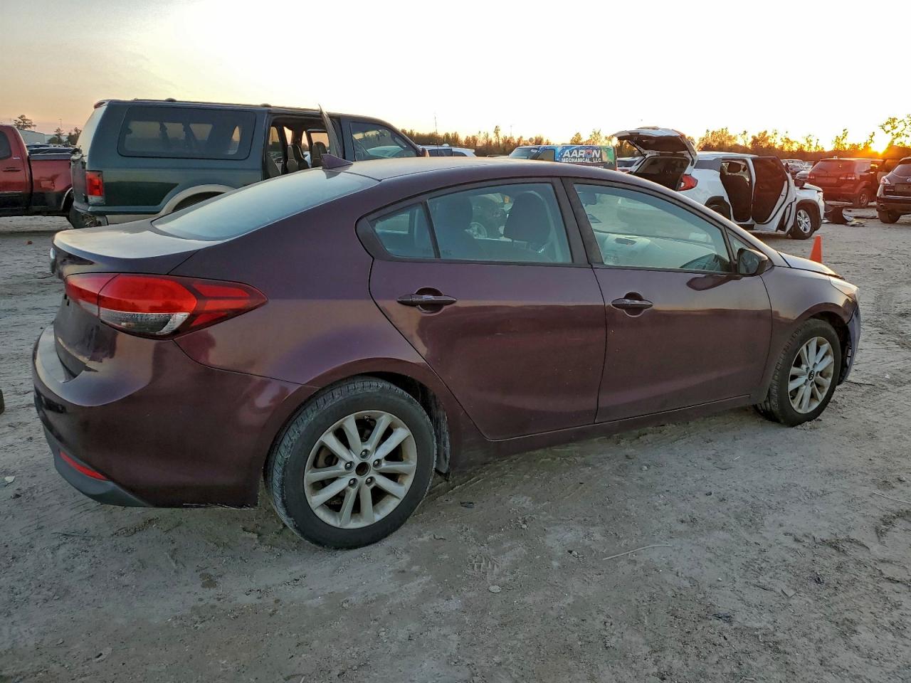 2017 KIA FORTE LX photo 3