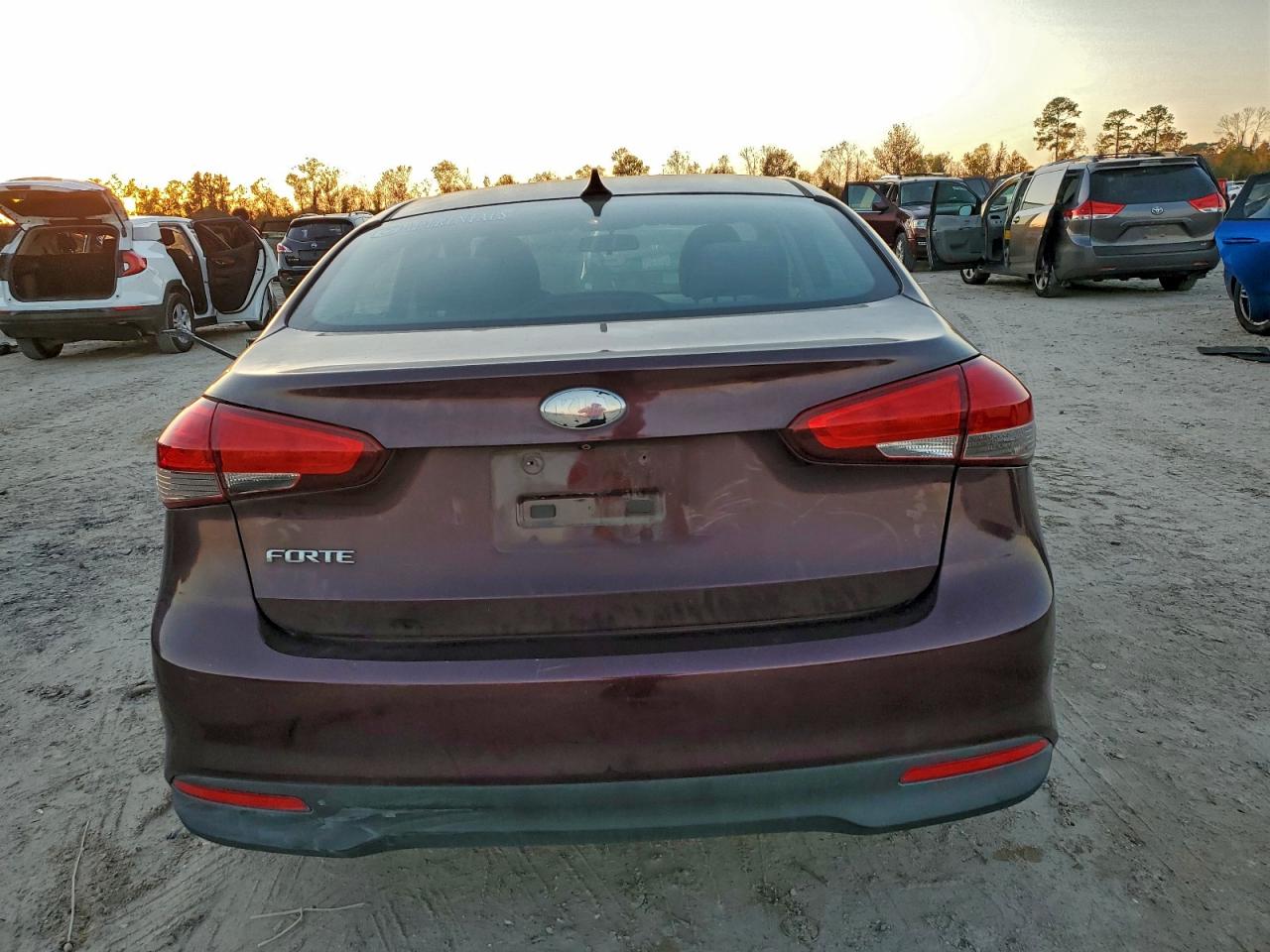 2017 KIA FORTE LX photo 6