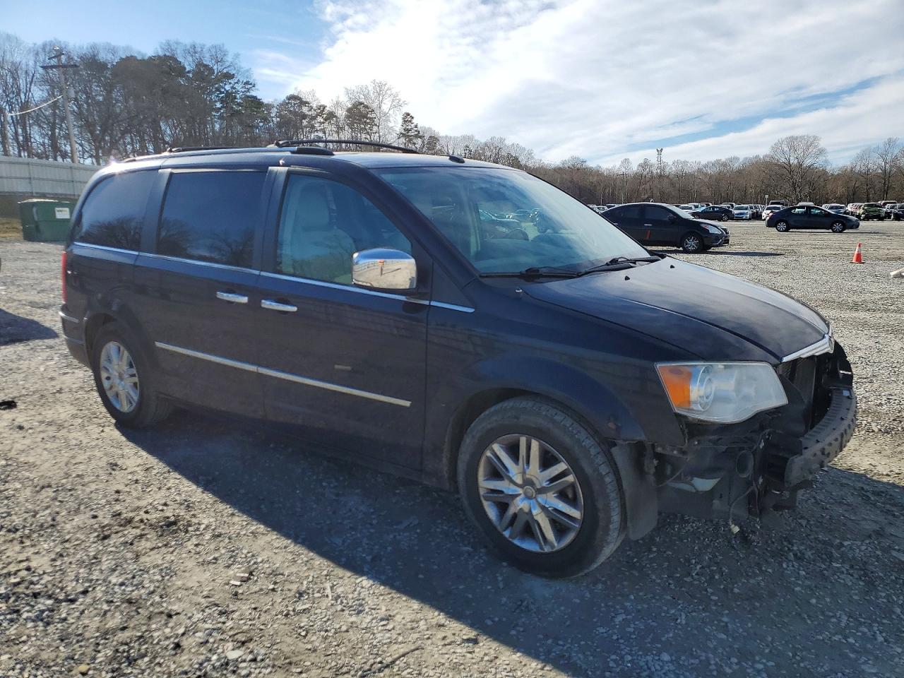 2010 CHRYSLER TOWN & COUNTRY LIMITED photo 4