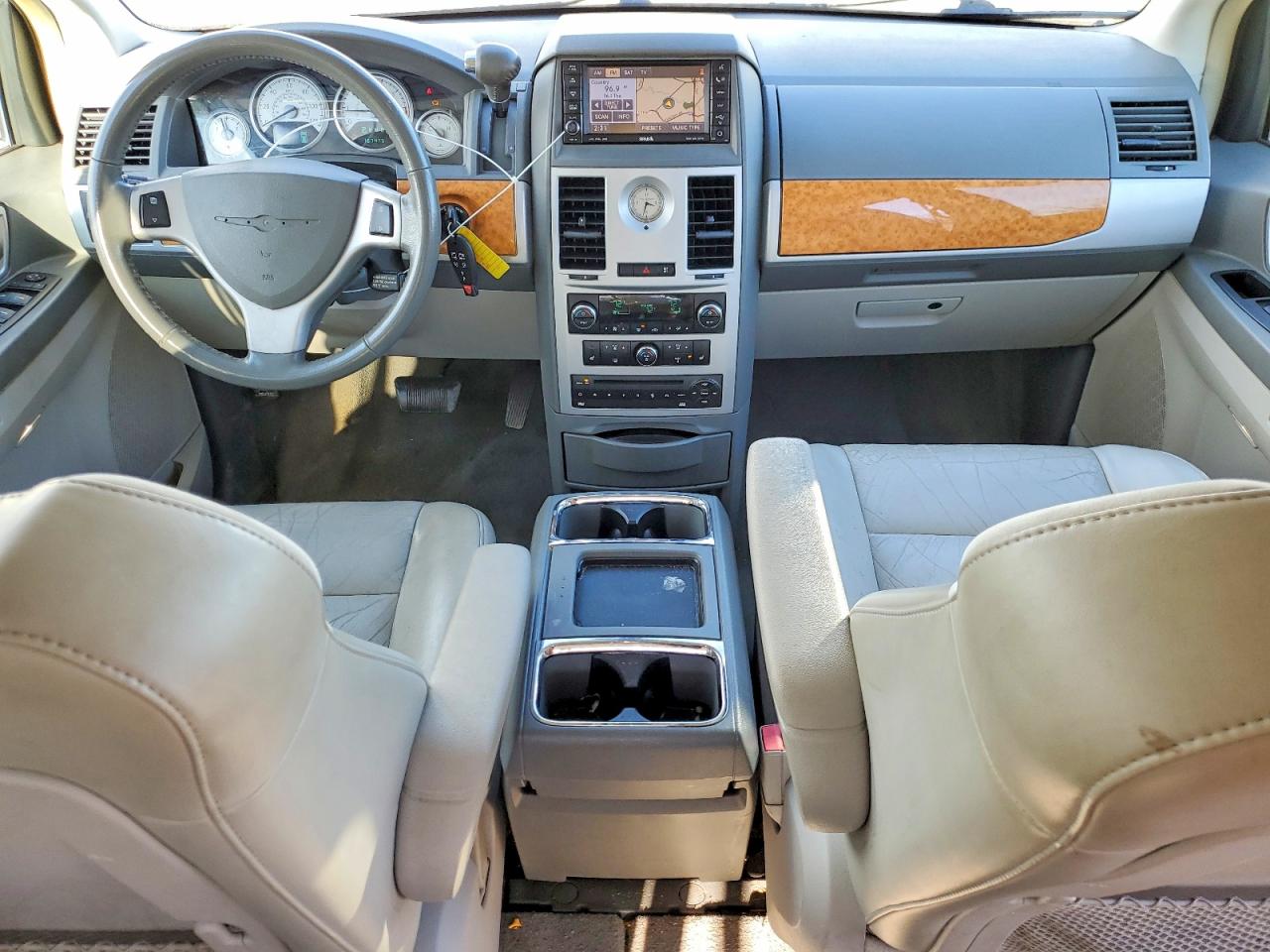 2010 CHRYSLER TOWN & COUNTRY LIMITED photo 8