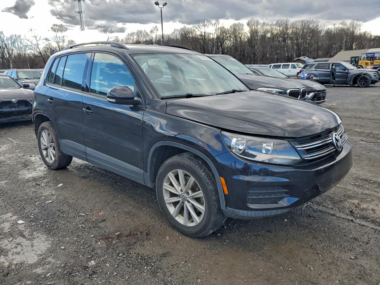 2017 VOLKSWAGEN TIGUAN S photo 4