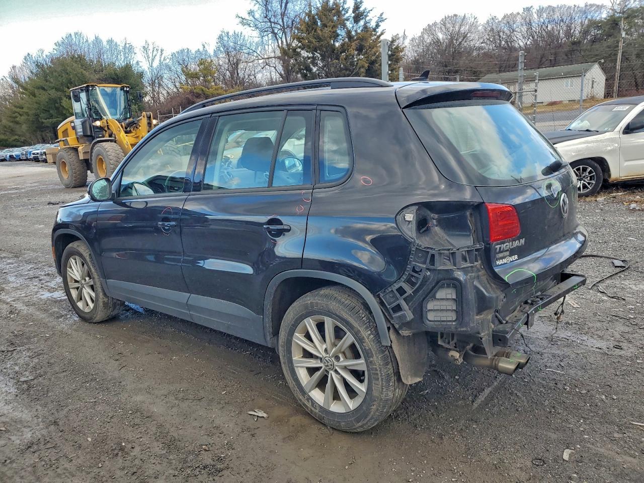 2017 VOLKSWAGEN TIGUAN S photo 2