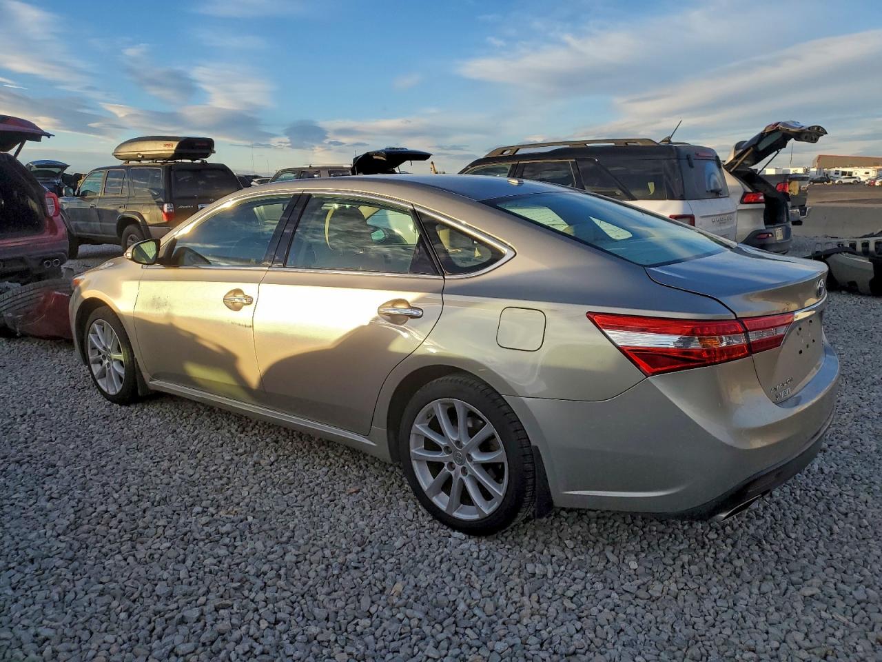 2013 TOYOTA AVALON BASE photo 3