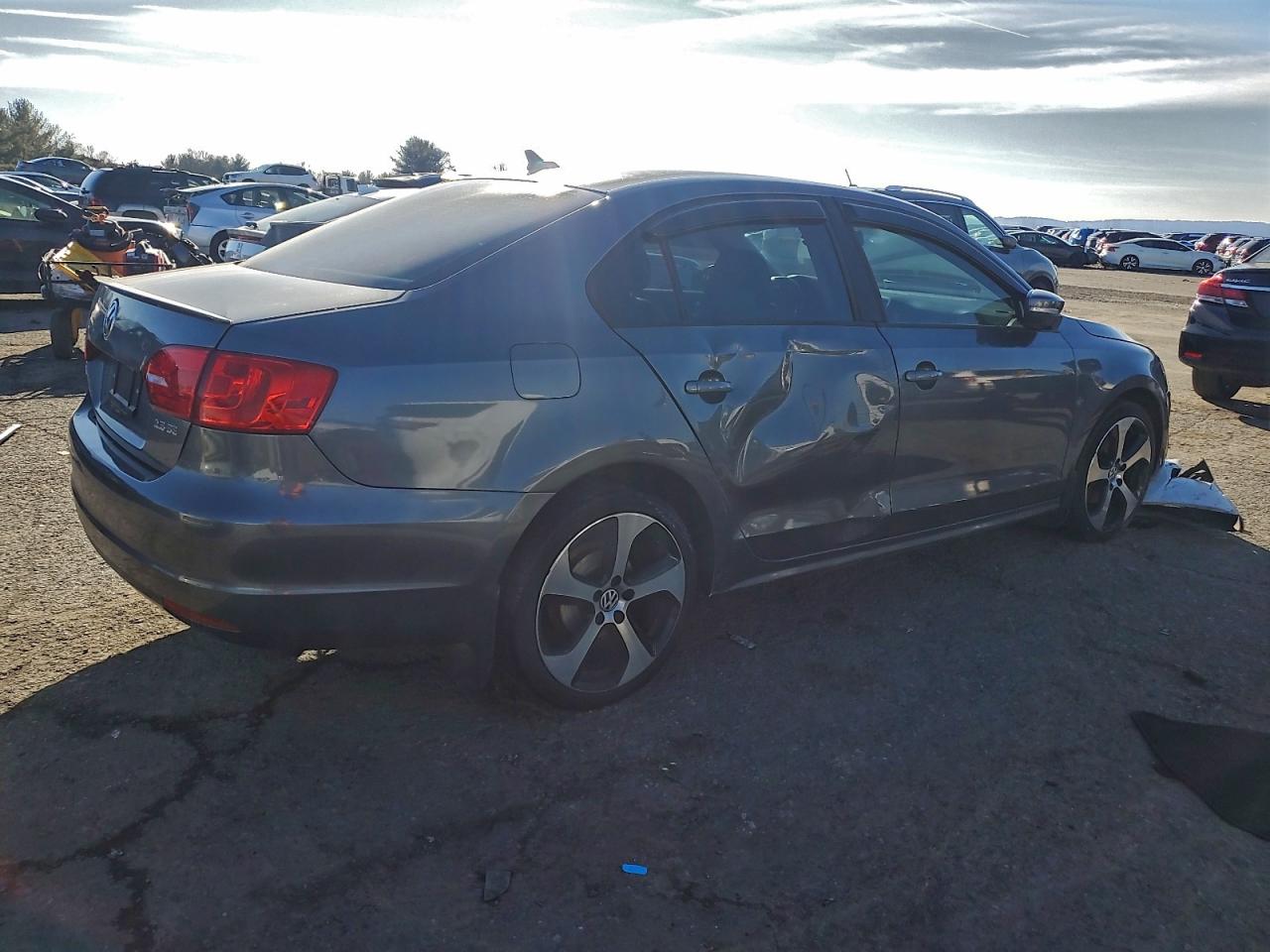 2012 VOLKSWAGEN JETTA SE photo 3