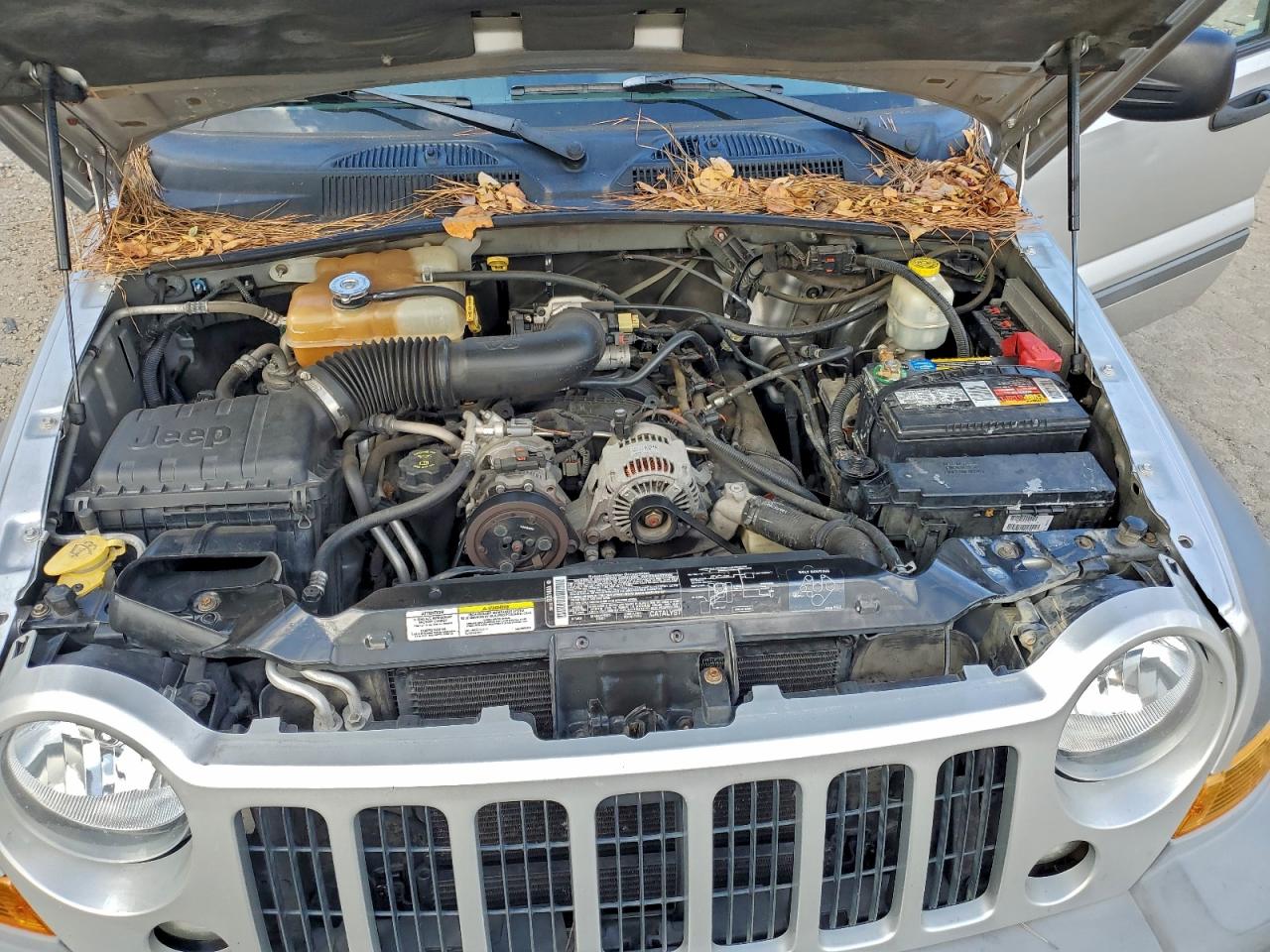 2005 JEEP LIBERTY SPORT photo 12