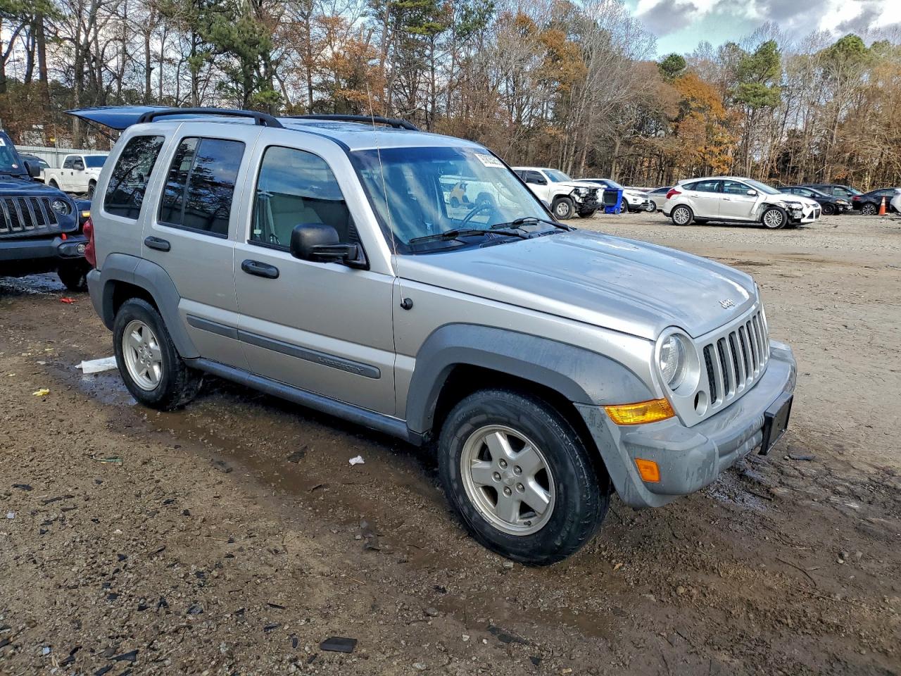 2005 JEEP LIBERTY SPORT photo 4